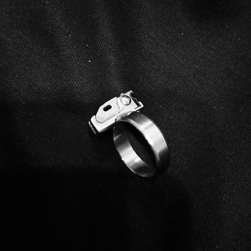 Folding Brass Knuckle Knife - Image 2