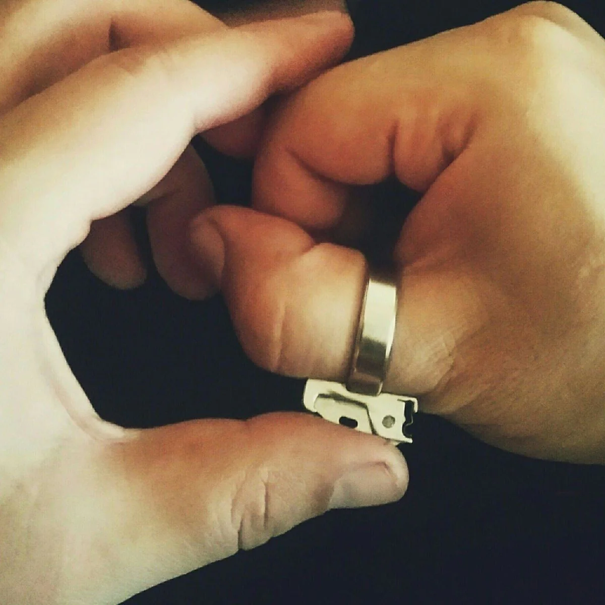 Folding Brass Knuckle Knife - Image 3
