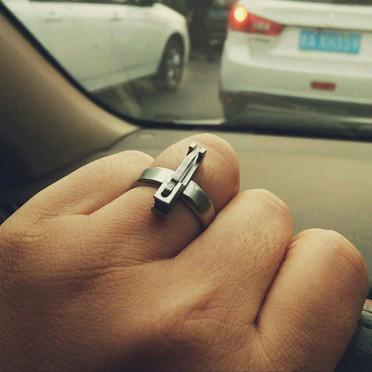 Folding Brass Knuckle Knife - Image 6