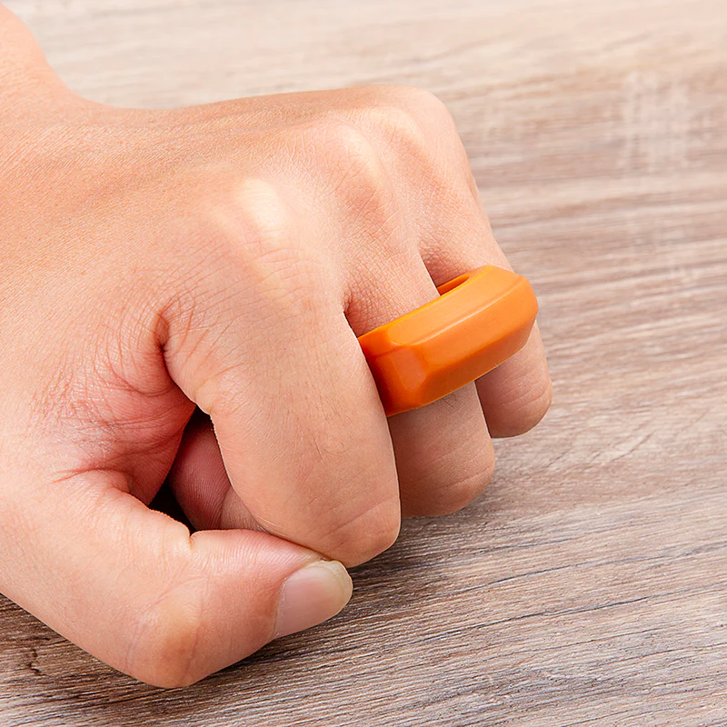 Single Finger Bakelite Polymer Knuckle Duster - Image 6